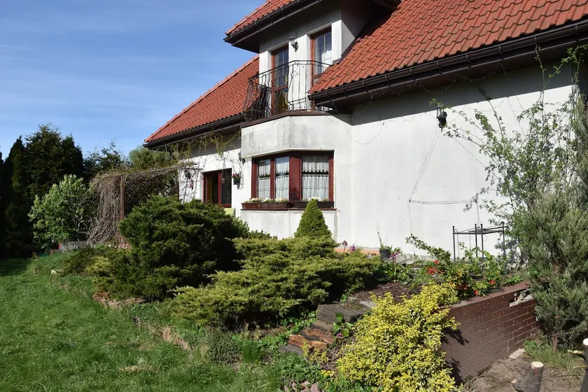 Comfortlable house with garden - Image 1