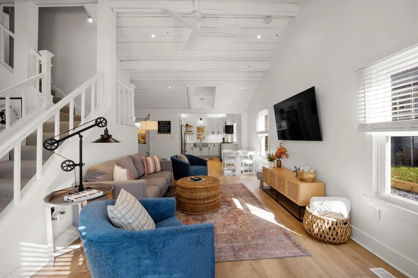 * Gorgeous Loft Style House w/ Luxury, Charm, & Comfort * - Image 1