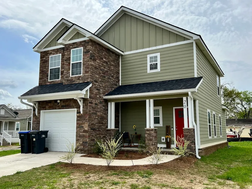 Spacious 4 BR Near Downtown - Image 1