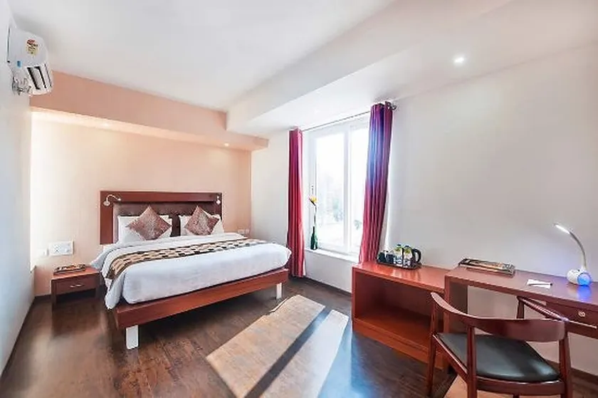 Studio Apartment in a Peaceful Area Near Airport - Image 1