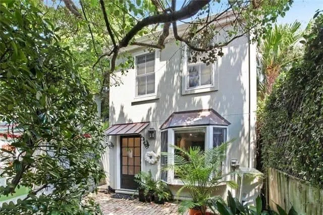 NOLA Guesthouse with Private Pool - Image 1