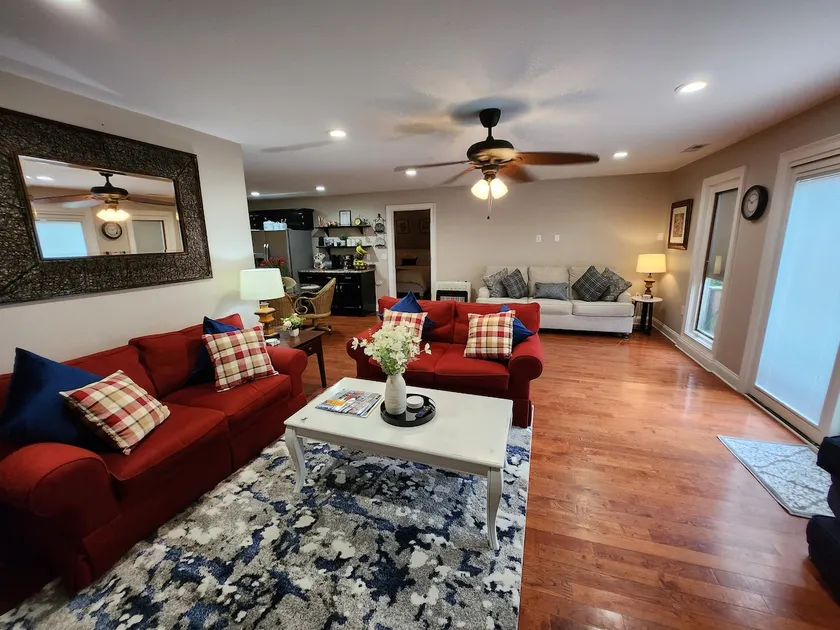 9. secluded 5 br at swan creek - Image 1