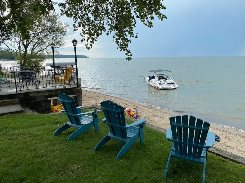 Water View Cottage on Lake Michigan (Bay-side) - Image 1