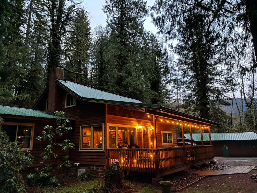 Classic 1925 Riverfront Cabin - Image 1