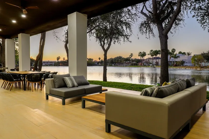 Lake Home: Relax and Unwind in Mission Hidden Gem - Image 1