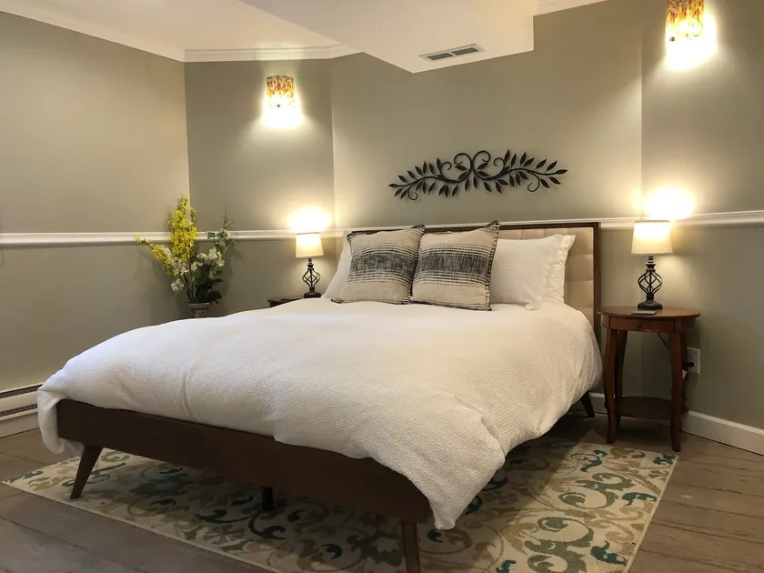 Lower Level Oasis - Suite #2 - Heart of Winona - Image 1