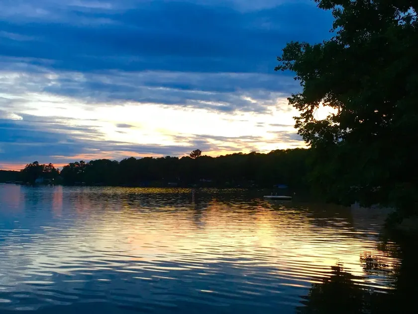 Cozy Cabins, Lake Views & Miles of Hike Trails! - Image 1