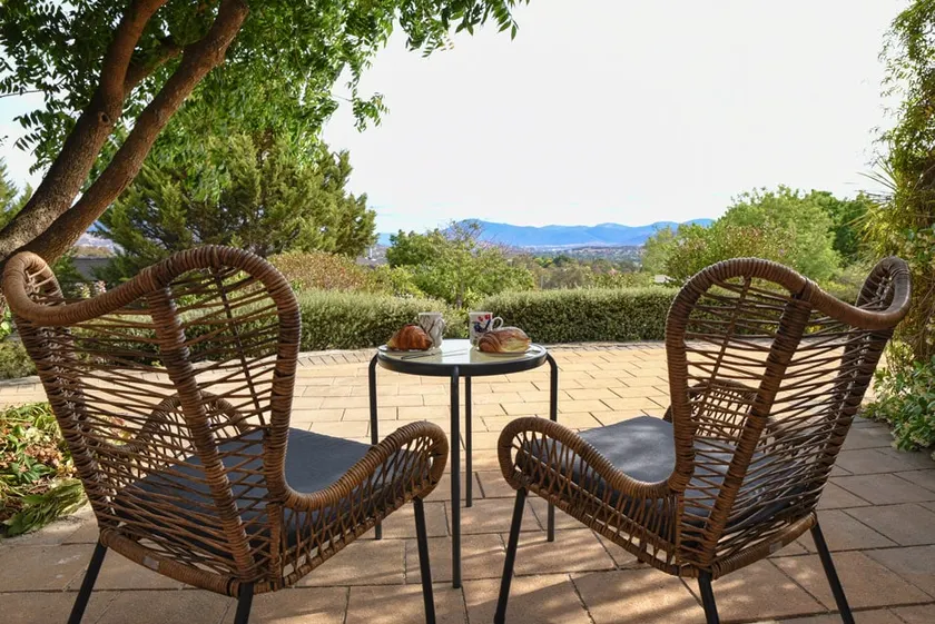 Stylish studio with beautiful mountain views - Image 1
