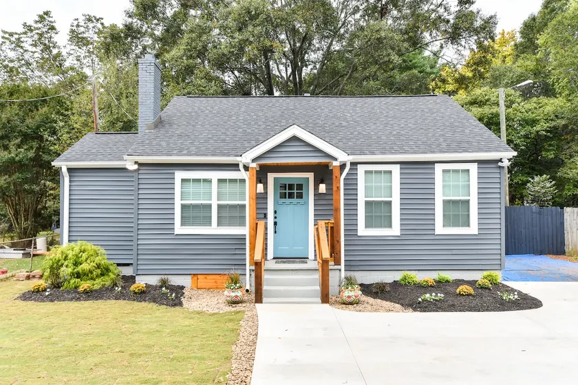 5 Minutes to Downtown + Pet Friendly + King Bed! - Image 1