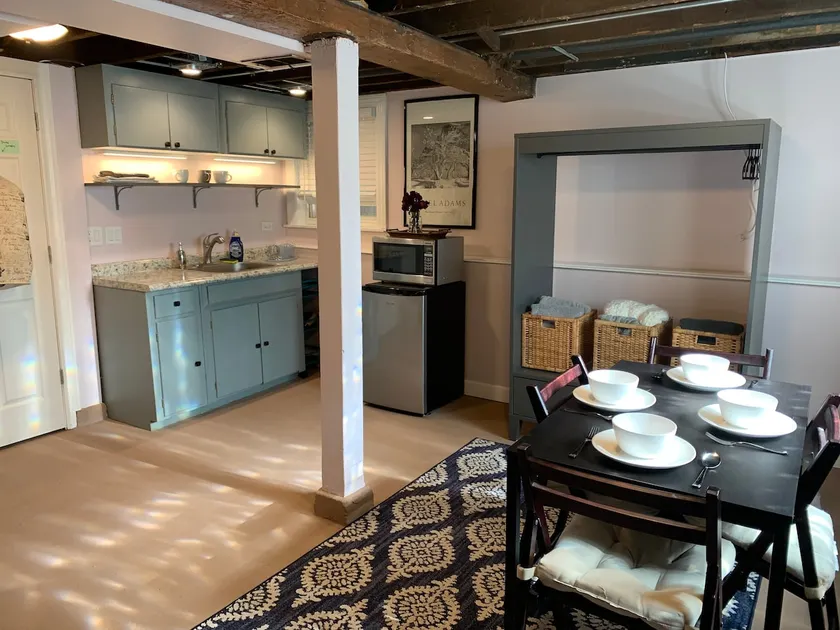 Vintage Suite Home Chicago by Sox/Park/Transit - Image 1