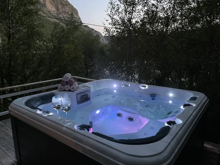 Cozy cabin next to the fjord with jacuzzi. - Image 1