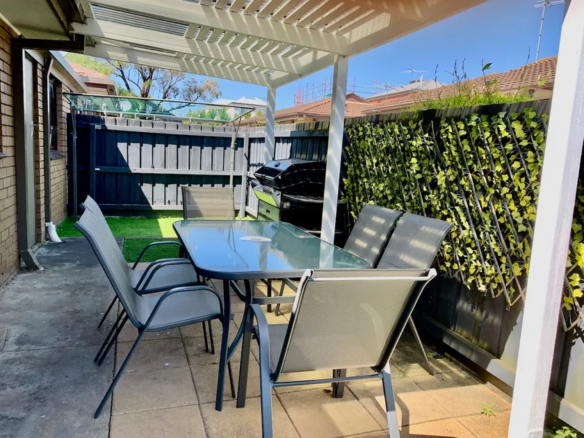 Pet Friendly 2 Bedroom Unit Near Pakington Street - Image 1