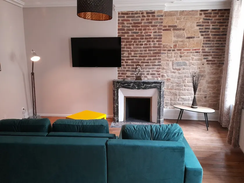 Atypical apartment - Image 1