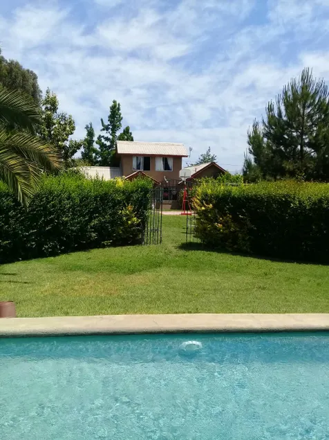 House with a beautiful garden and pool. - Image 1