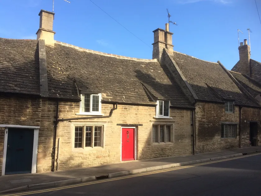 Lovely listed cottage in old centre with garden. - Image 1