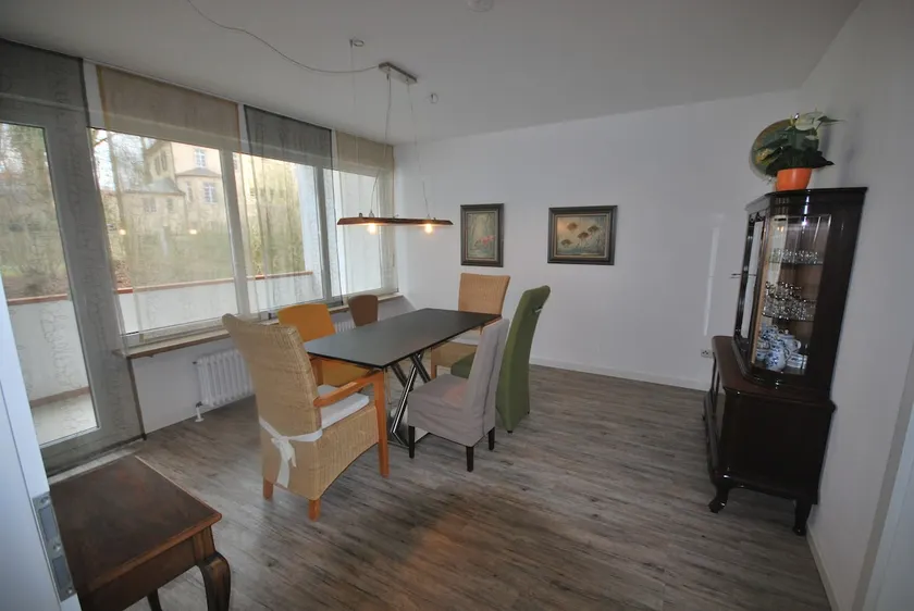 Exclusive, 5-room apartment close to the city center, approx. 105 sqm - Image 1