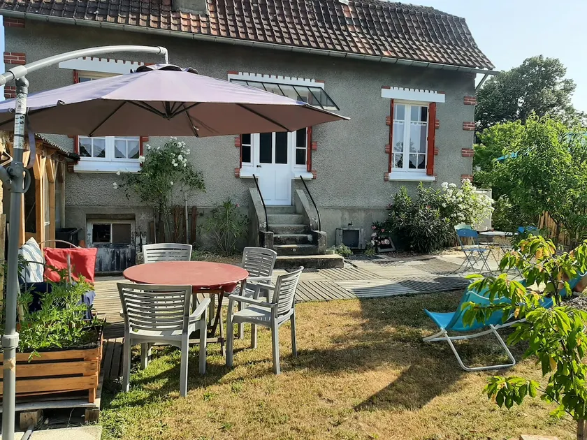 Townhouse with garden - Image 1