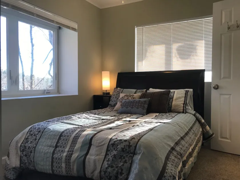 Private suite 1 BR, 1 BA, 1 LR, 1 FLR - Image 1