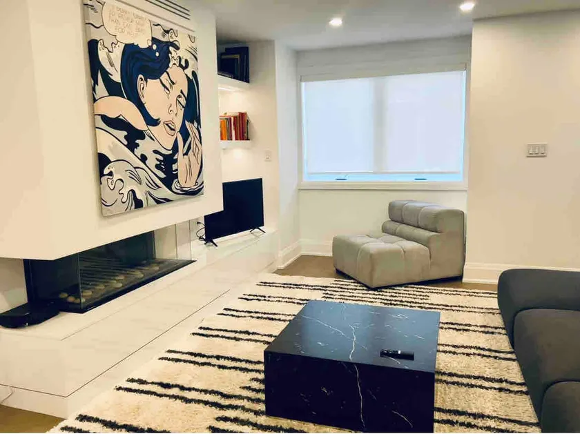 Luxury Modern House with EV Charger in Mid-Town - Image 1