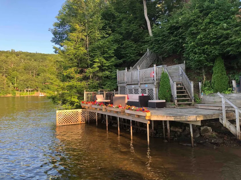 Hudson River cottage minutes from Lake George - Image 1