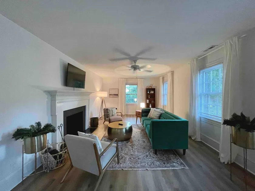 Beautiful second floor apartment near I-40 & I-77 - Image 1