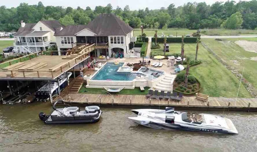 Pool, Family, Nature, Boats etc - Image 1