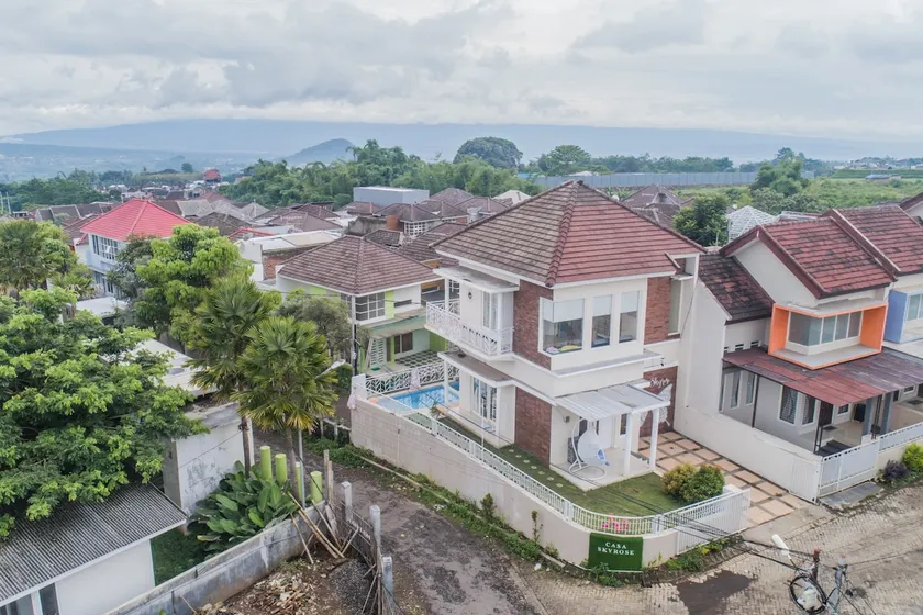 Casa Skyrose: Cozy Home Batu Malang (Private Pool) - Image 1