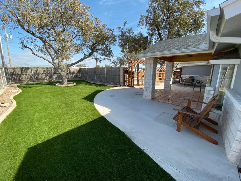 The Ranch House On The Green - Image 1