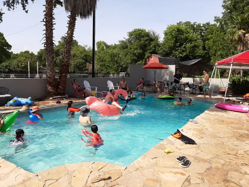 pool, b-ball, volleyball, sleeps 30, 7 bedroom - Image 1