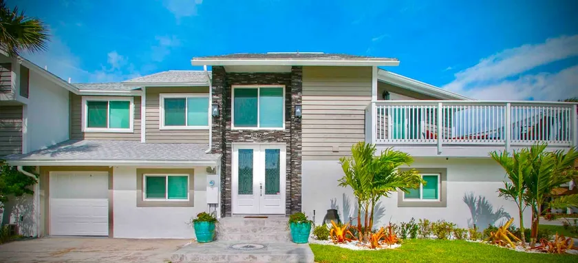 Spacious 4BR Beach House with Stunning Ocean Views - Image 1