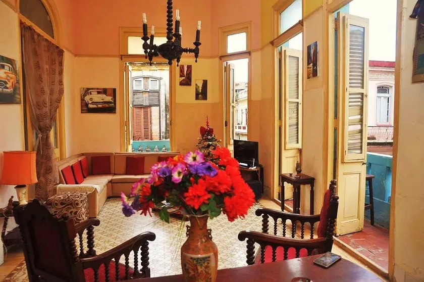 Large house for groups in Havana. - Image 1