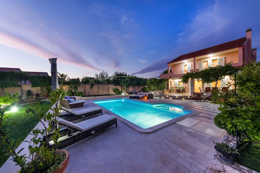 Navis Luxury Villa - Image 1