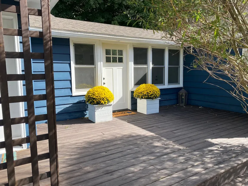 4 bedroom house near Paw Paw Lake - Image 1
