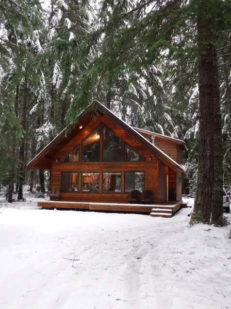 Chalet-style cabin near Mt. Rainier and Crystal - Image 1