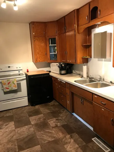 3 Bedroom, Story and a half in Langenburg - Image 1