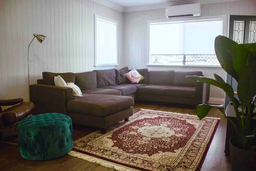 Comfortable 3 bedroom cottage with modern appeal. - Image 1