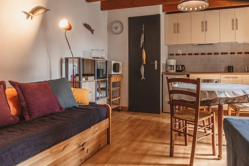 Pleasant townhouse in the village square. - Image 1