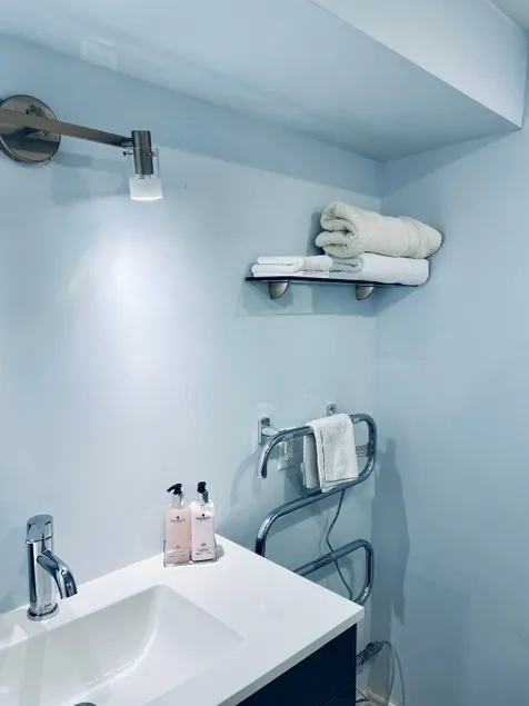 Amazing Unique Style Apartment Off Airport Road - Image 1