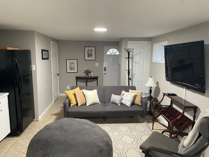 Private Basement Suite- National Harbor/ Waldorf - Image 1