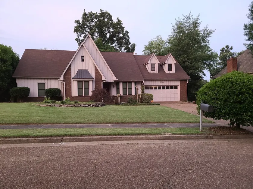 A retreat in the city. Spacious, sleeps up to 20! - Image 1