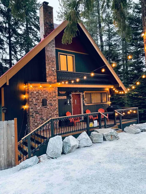 Beautiful remodeled three level home close to town - Image 1