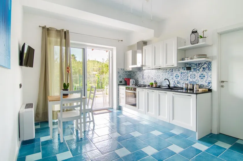 Brand new studio with private garden - Image 1