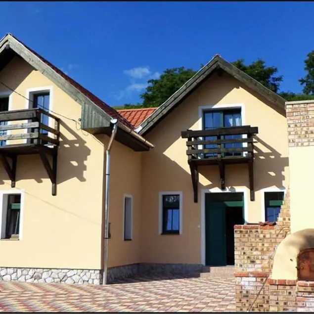 Ostorosi Guest house - Image 1