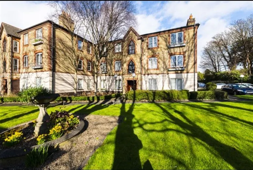 Dublin 4, City Apartment - Image 1