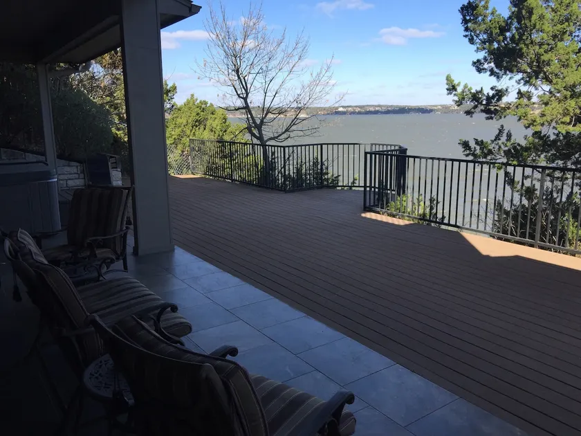 Beautiful Scenic Lakehouse on Lake Granbury - Image 1