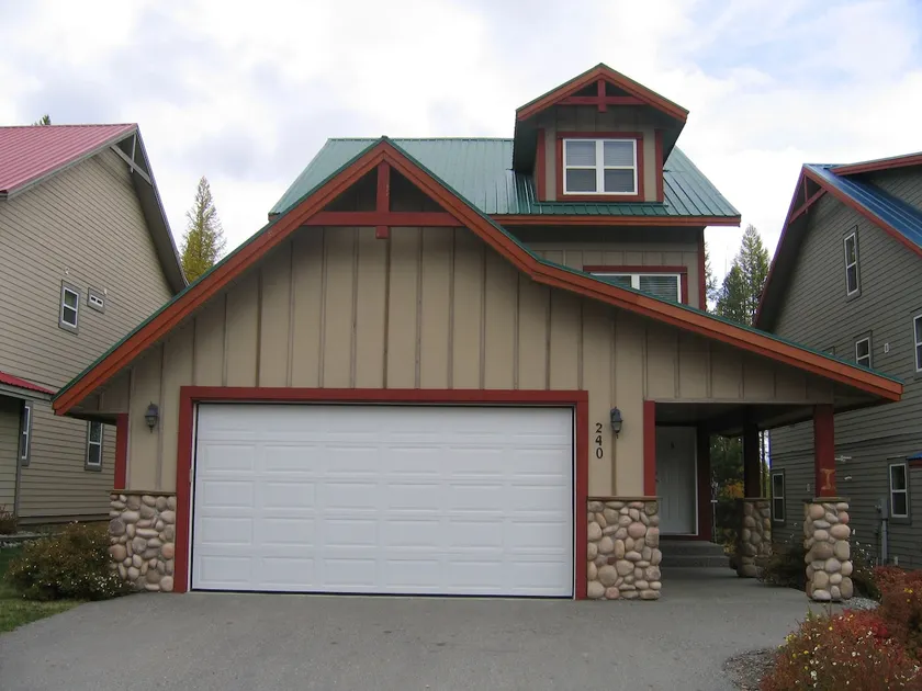 Kimberley Cabina - Entre Trickle Creek Golf & Ski Hill - Image 1