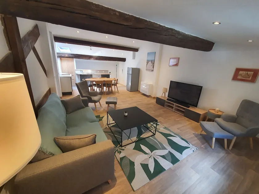 Spacious cosy home ideally situated - Image 1
