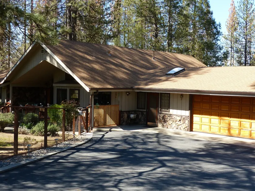 Mountain Dream Country Home - Image 1