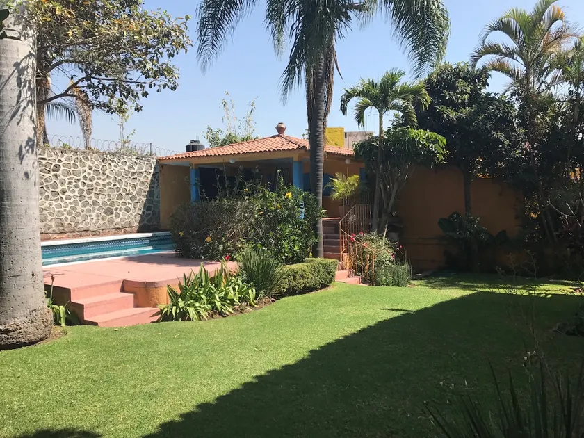 Sunflower House - Image 1