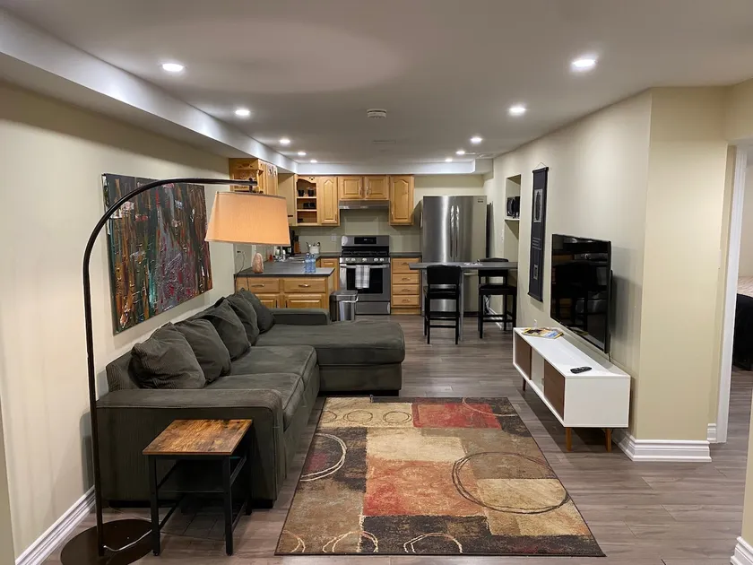 Charming and cozy suite downtown Whitby - Image 1